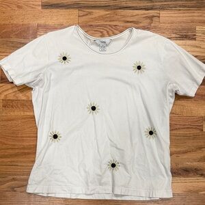 Vintage White Daisy Embroidered Short Sleeve Tee